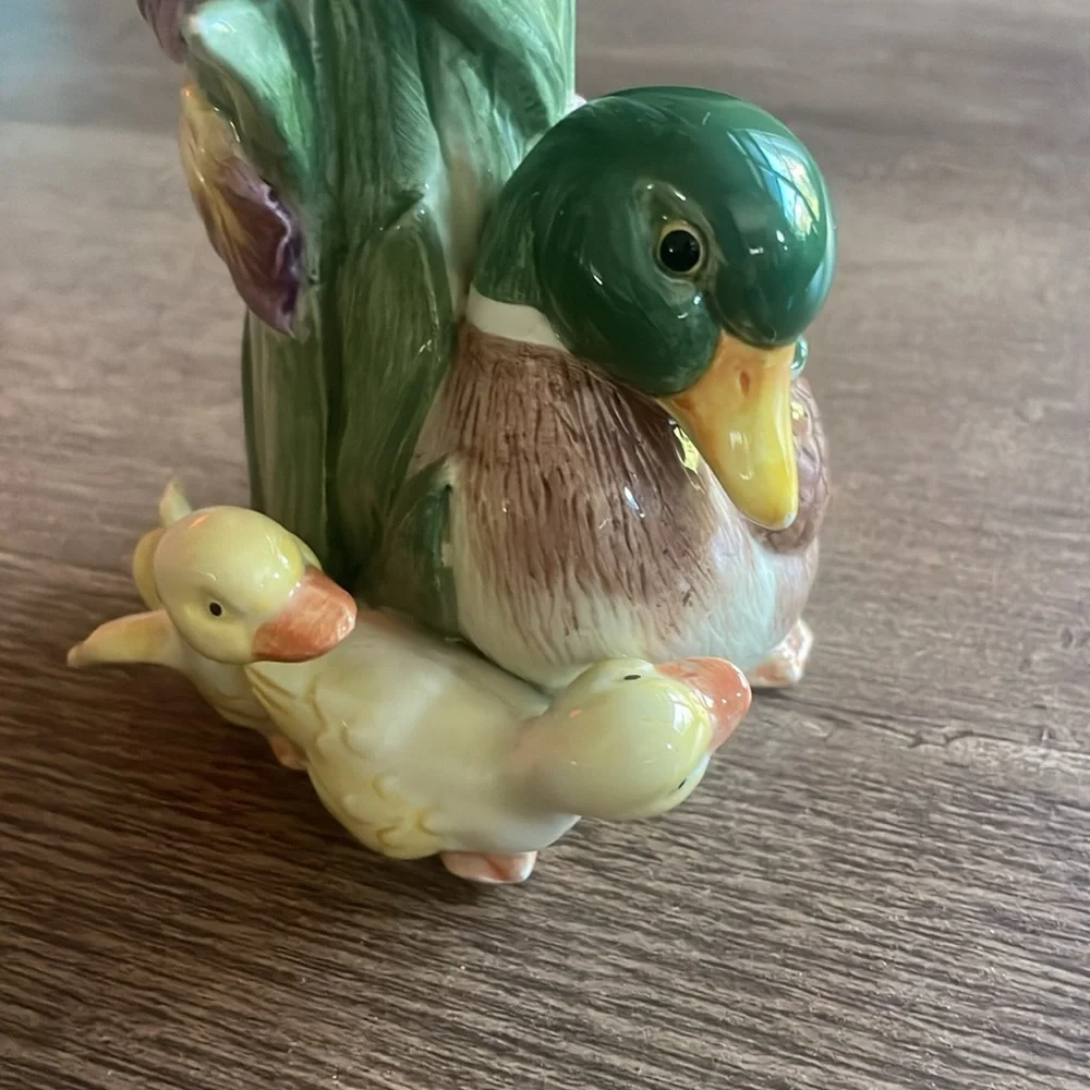 Fitz and Floyd Vintage Mama Duck Babies Flower Bud Vase Purple Natures Treasures